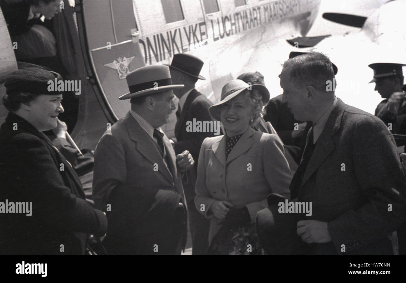 1938, historiques, manufacturered tchécoslovaque Tatra 87 saloon motorcar avec sa carrosserie unique et queue design, stationné dans une rue de Prague, Tchécoslovaquie. Banque D'Images