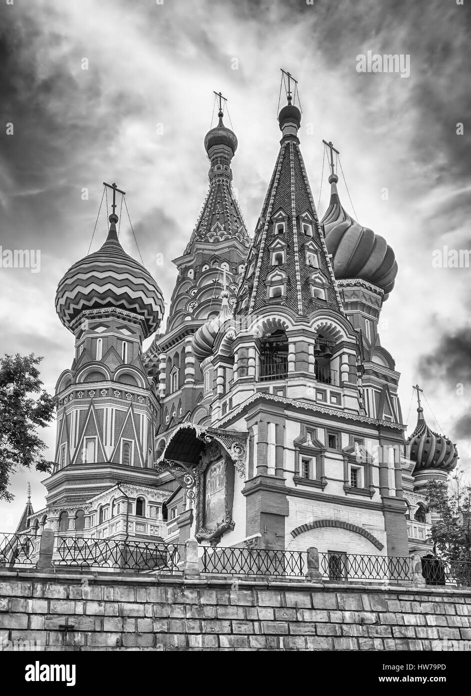 La magnifique cathédrale orthodoxe Saint Basile, établissement emblématique sur la Place Rouge à Moscou, Russie Banque D'Images