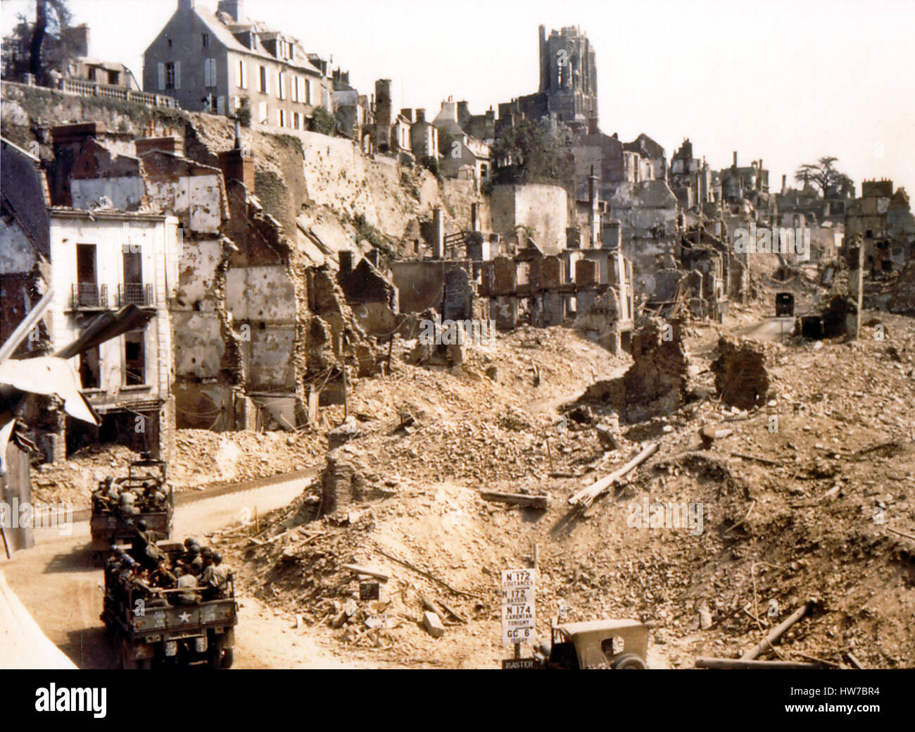 Normandie, France, juin 1944. Villages et ville en ruines après les