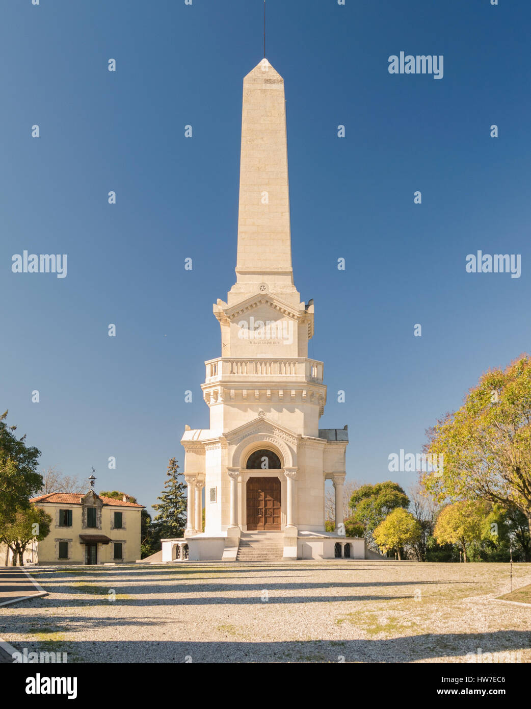 Custoza, Italie - 11 mars 2017 : Ossuaire de Custoza a été érigée en 1879 pour garder le reste de l'armée déchue de la première et de la Troisième guerre italienne d'Indepe Banque D'Images