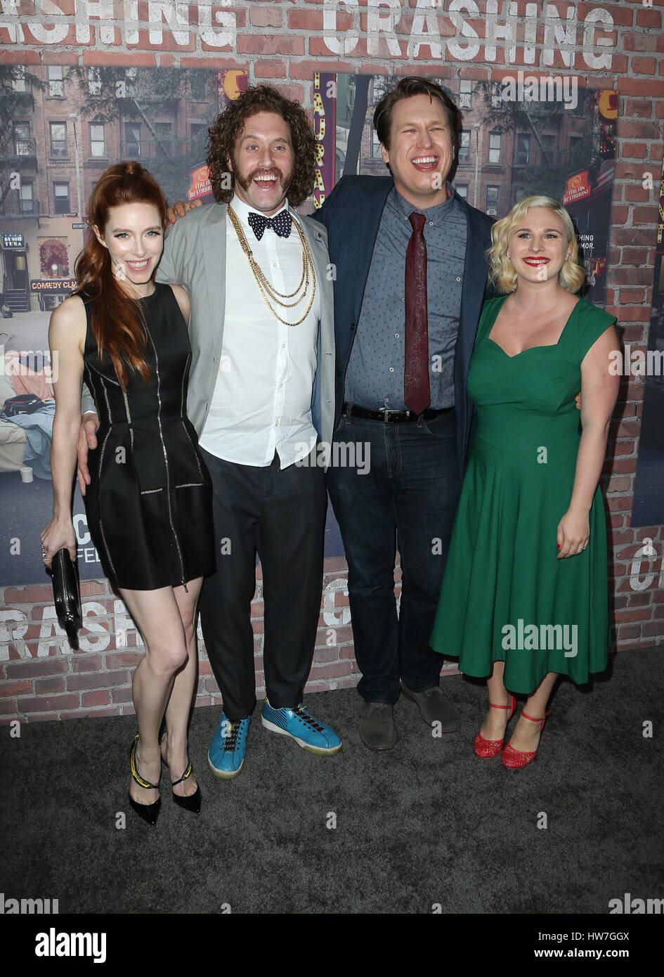 Première mondiale de HBO's 'écraser' at Avalon - Arrivées avec : Kate Gorney, T.J. Miller, Pete Holmes, Valerie Chaney Où : Hollywood, California, United States Quand : 15 Oct 2017 Banque D'Images