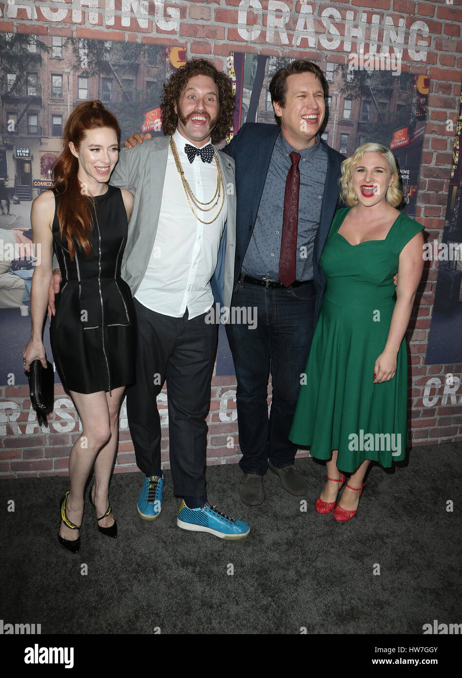 Première mondiale de HBO's 'écraser' at Avalon - Arrivées avec : Kate Gorney, T.J. Miller, Pete Holmes, Valerie Chaney Où : Hollywood, California, United States Quand : 15 Oct 2017 Banque D'Images