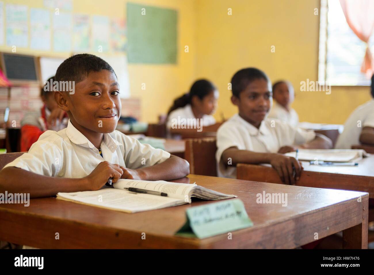 L'Indonésie, Timor Occidental, au sud du Timor central Regency, Fatumnasi, les enfants à l'école Banque D'Images