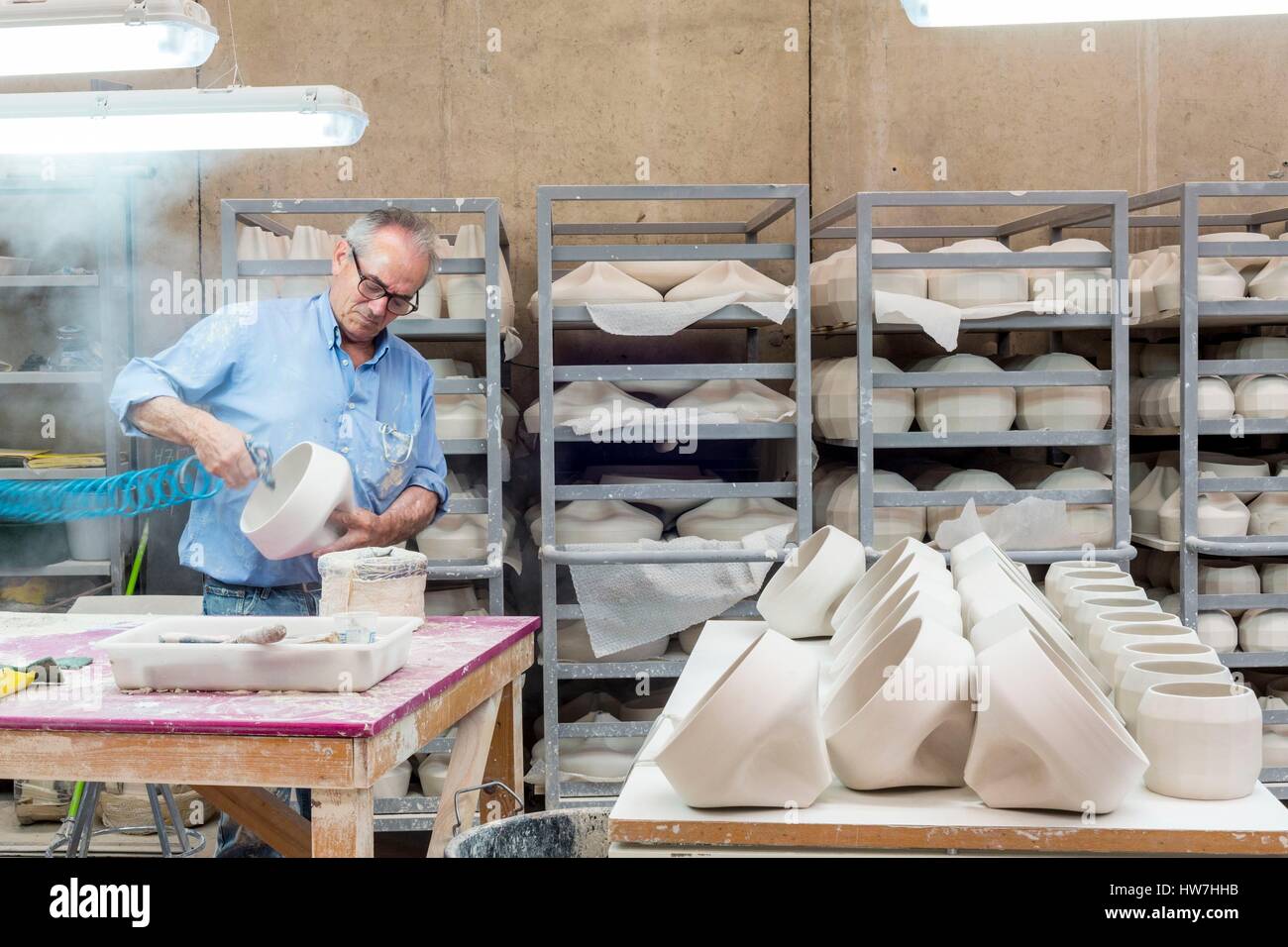 L'Espagne, la Catalogne, Rubi, atelier de céramique Apparatu fondée par Joan Manosa, sablage pli fort Marset fabriqués pour la marque lampes Banque D'Images