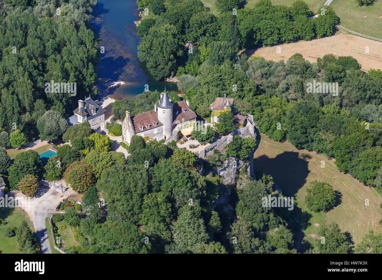 France, Lot, Lacave, Château de Belcastel (vue aérienne) Banque D'Images
