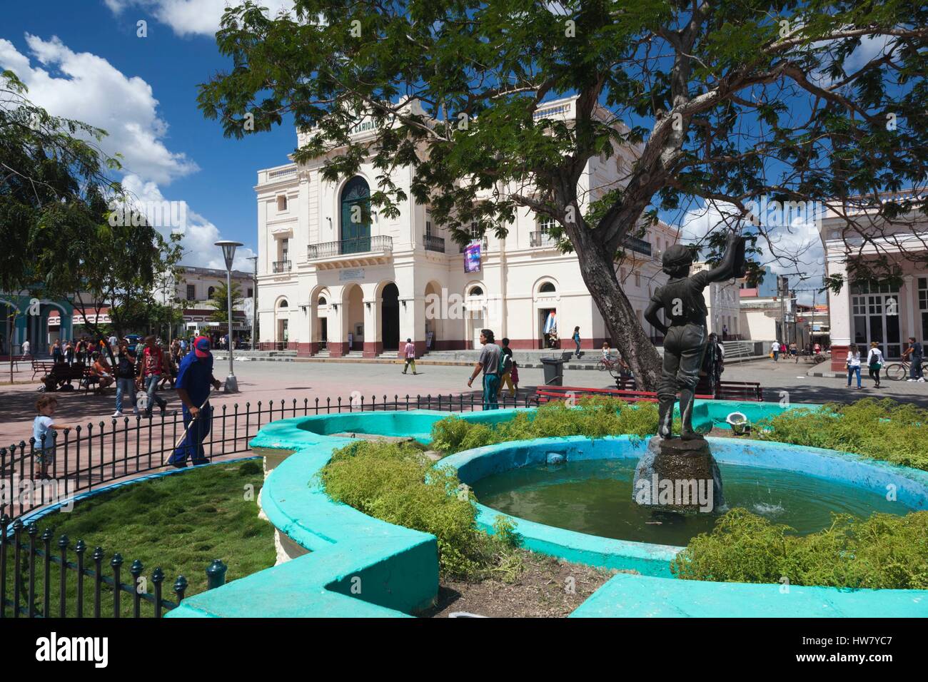 Cuba Santa Clara Santa Clara Parque Vidal Park Et Theatre Theatre La Caridad Photo Stock Alamy