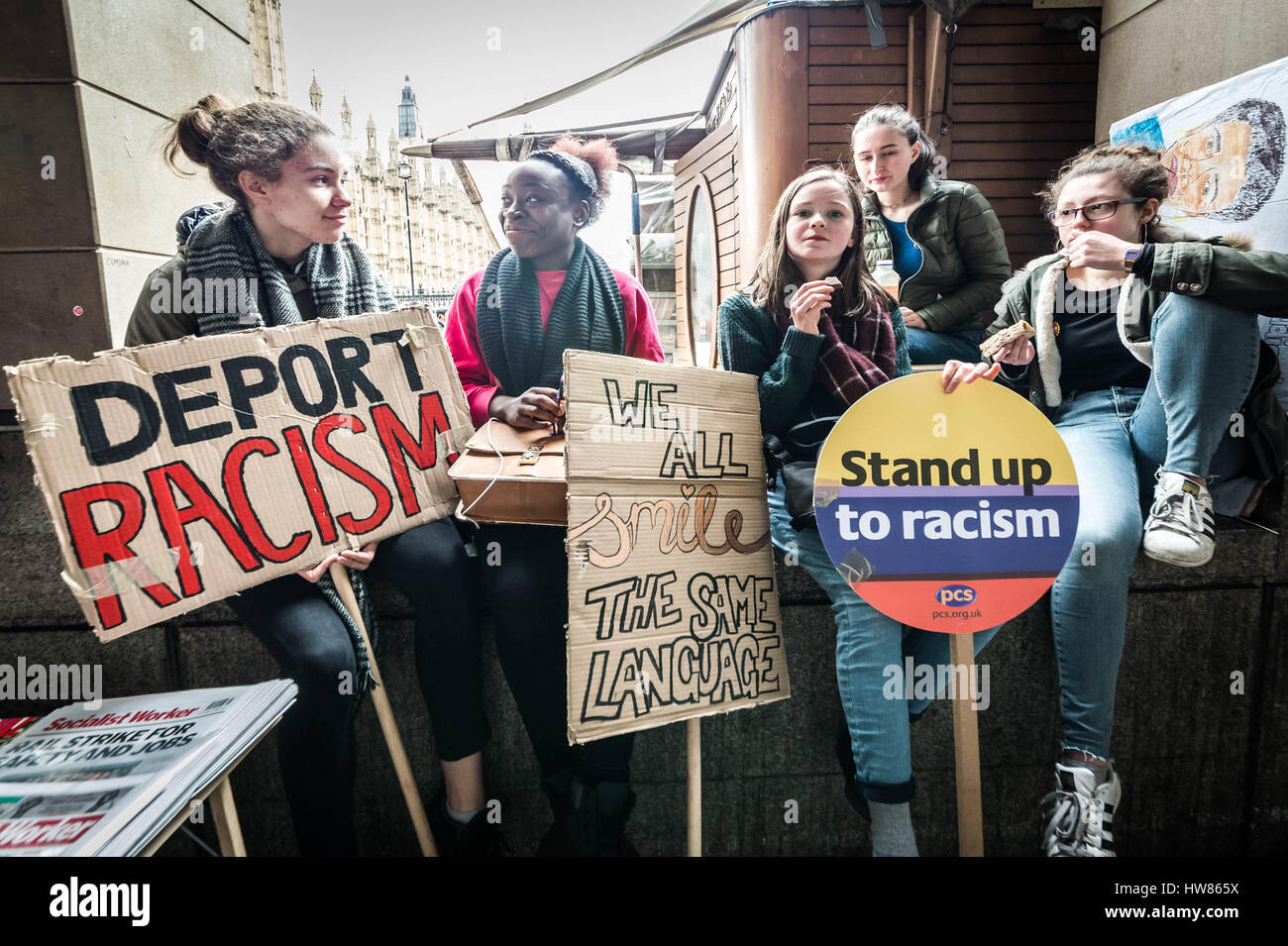 Londres, Royaume-Uni. 18 mars, 2017. Journée internationale contre le racisme DES NATIONS UNIES attire des dizaines de milliers de manifestants. © Guy Josse/Alamy Live News Banque D'Images