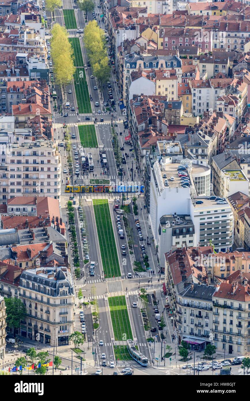 France, Isère, Grenoble, vue depuis le fort de la Bastille, vue sur le  Cours Jean Jaurès et de la ligne de tramway E Photo Stock - Alamy