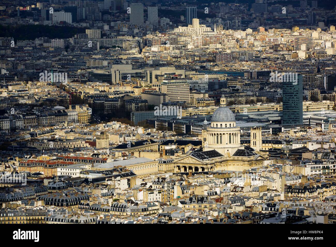 France, Paris, le Panthéon par Jacques-Germain Soufflot, concepteur de la Bastille, l'Opéra de la Bastille et la Colonne de Juillet vu de la tour Montparnasse (vue aérienne) Banque D'Images