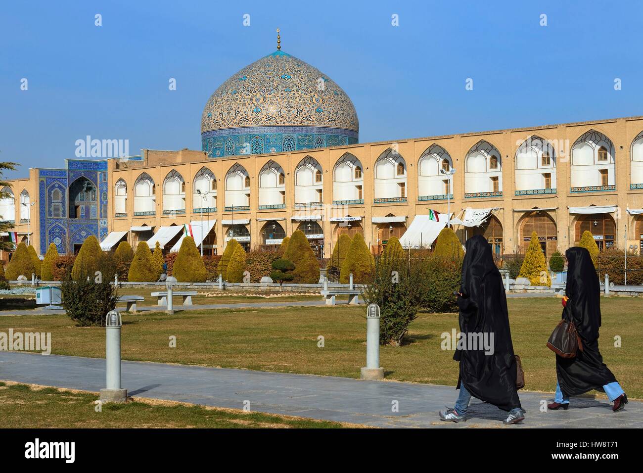 Iran, Ispahan Province, Ispahan, Naghsh-i jahan square également connu sous le nom de l'Imam Khomeiny square, inscrite au Patrimoine Mondial de l'UNESCO, la Mosquée de cheikh Lotfollah Banque D'Images