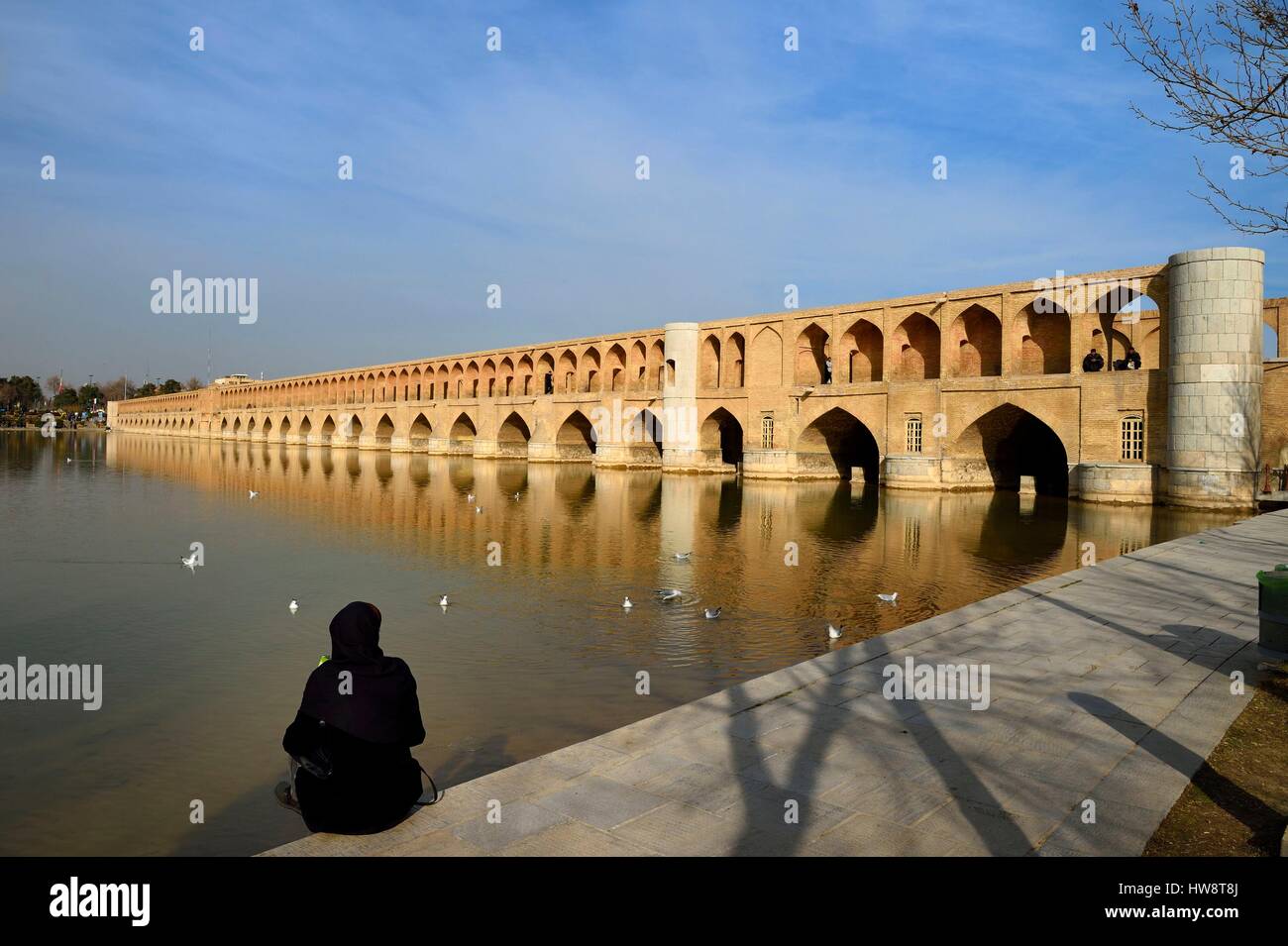 Iran, Ispahan Province, Ispahan, Si-O-se Pol, Pont Allahverdi Khan aussi connu comme le pont de trente-trois travées Banque D'Images