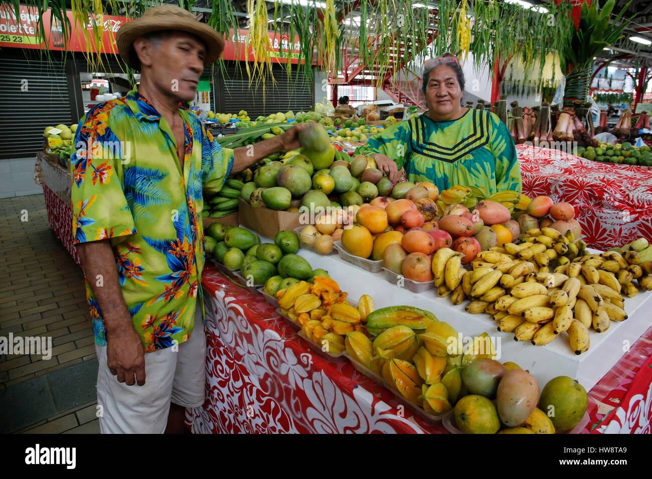 La France, la Polynésie française, l'archipel des îles du Vent, île de Tahiti, Papeete, le marché, les fruits stall Banque D'Images