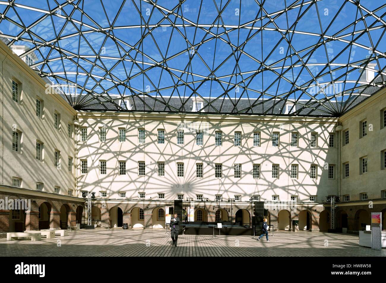 Pays-bas, le nord de la Hollande, Amsterdam, Oosterdok, Maritime Museum (Het scheepvaart Museum), cour couverte Banque D'Images