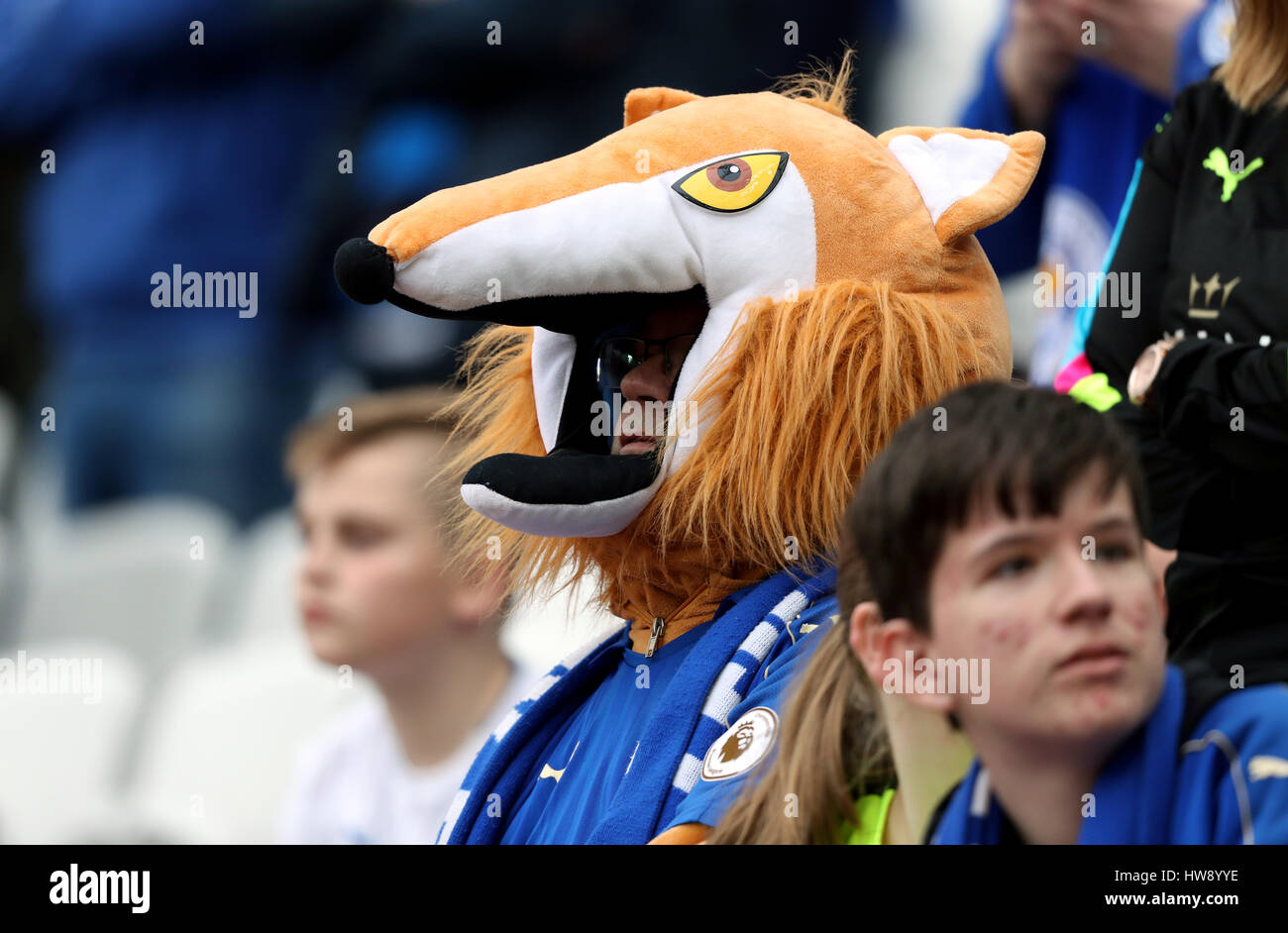 Un fan de Leicester City portant une tenue habillée renard lors du match de la Premier League au stade de Londres. APPUYEZ SUR ASSOCIATION photo. Date de la photo: Samedi 18 mars 2017. Voir PA Story FOOTBALL West Ham. Le crédit photo devrait se lire comme suit : Adam Davy/PA Wire. RESTRICTIONS : aucune utilisation avec des fichiers audio, vidéo, données, listes de présentoirs, logos de clubs/ligue ou services « en direct » non autorisés. Utilisation en ligne limitée à 75 images, pas d'émulation vidéo. Aucune utilisation dans les Paris, les jeux ou les publications de club/ligue/joueur unique. Banque D'Images