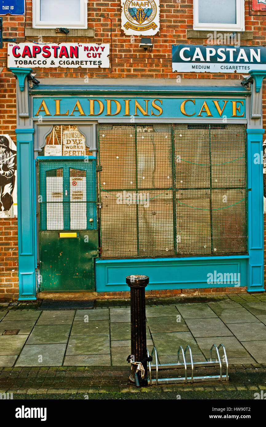 Grotte Aladdins Salvage Yard boutique, Ship Inn Stockton on Tees, Cleveland Banque D'Images