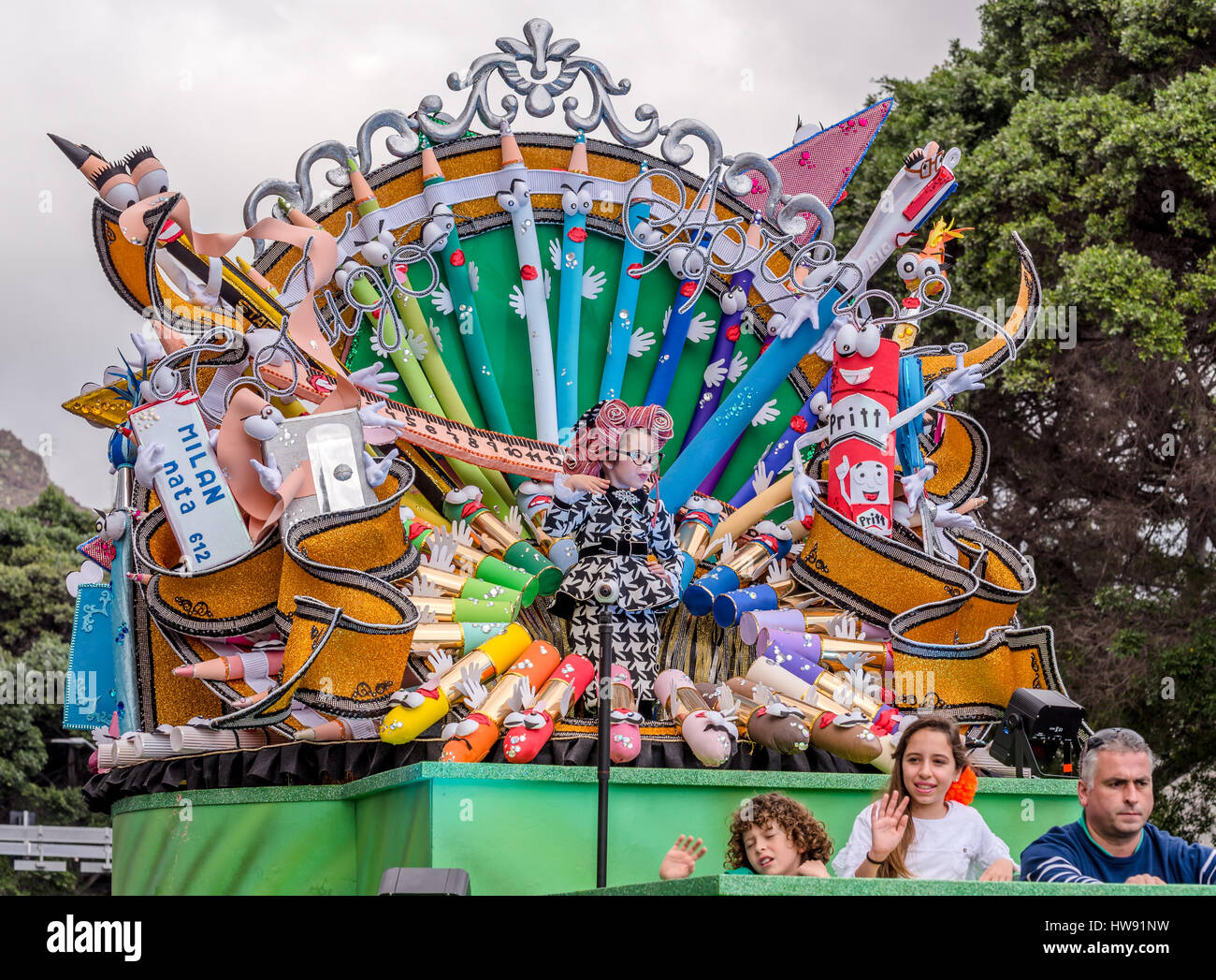 Sur carnaval enfant richement décorés de flottement, tenerife carnival Banque D'Images