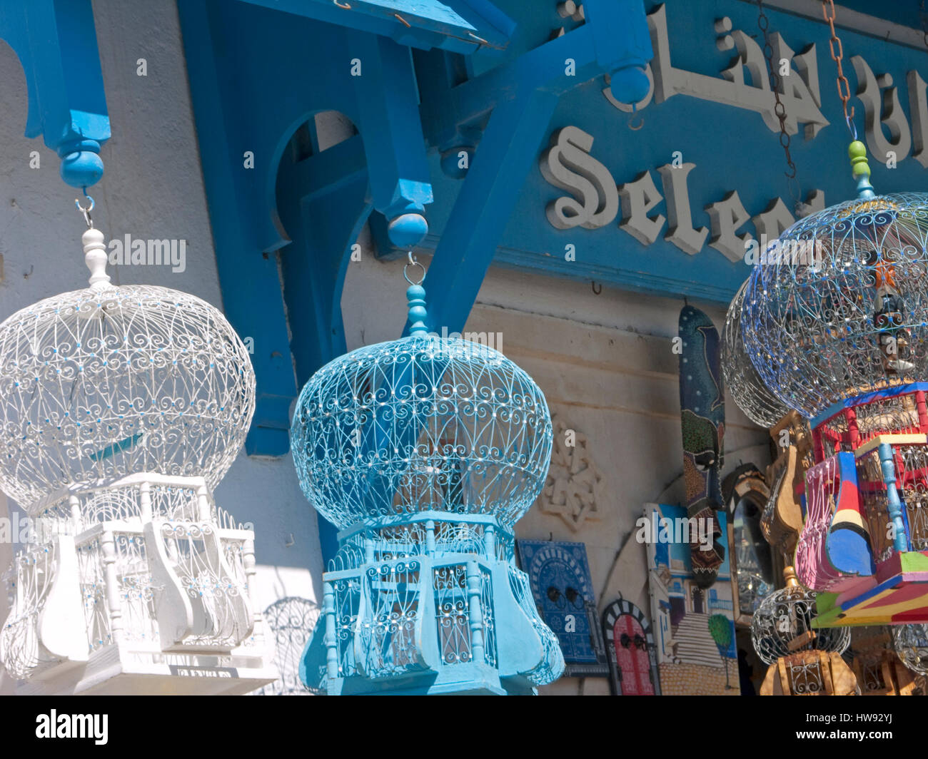 Boutique De Souvenirs Avec Les Cages à Oiseaux Sidi Bou Said