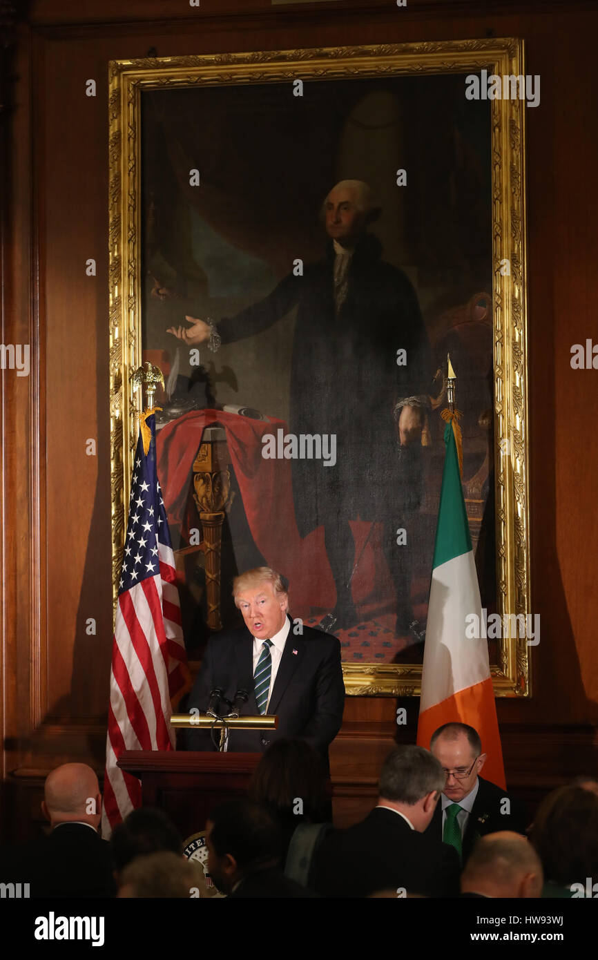 LE président AMÉRICAIN Donald Trump s'est exprimé lors d'un déjeuner des amis de l'Irlande au Capitole de Washington, aux États-Unis. Banque D'Images