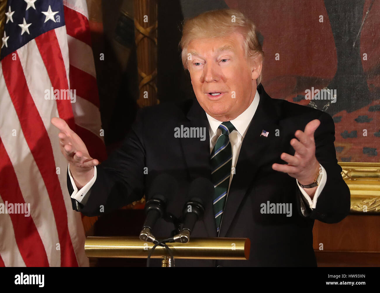 LE président AMÉRICAIN Donald Trump s'est exprimé lors d'un déjeuner des amis de l'Irlande au Capitole de Washington, aux États-Unis. Banque D'Images