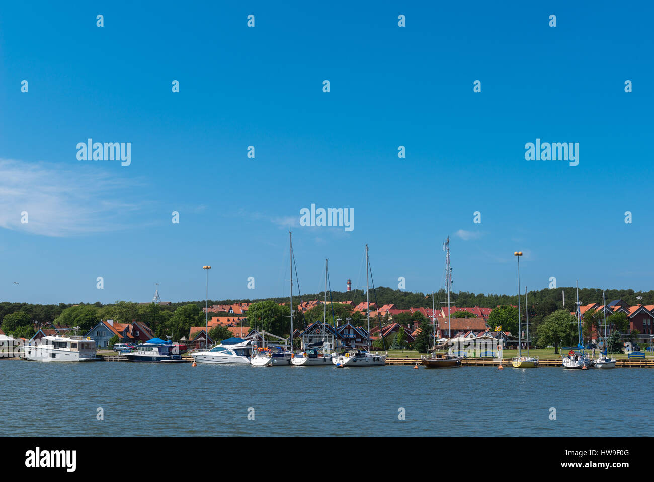 Bateaux dans le port paisible de Nida, Coronian Spit, UNESCO World Heritage, Lituanie, Europe de l'Est Banque D'Images