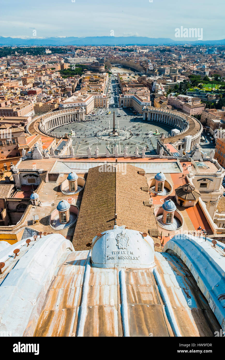 Des toits de Rome et la Place Saint Pierre. État de la Cité du Vatican. Rome, Latium, Italie, Europe. Banque D'Images