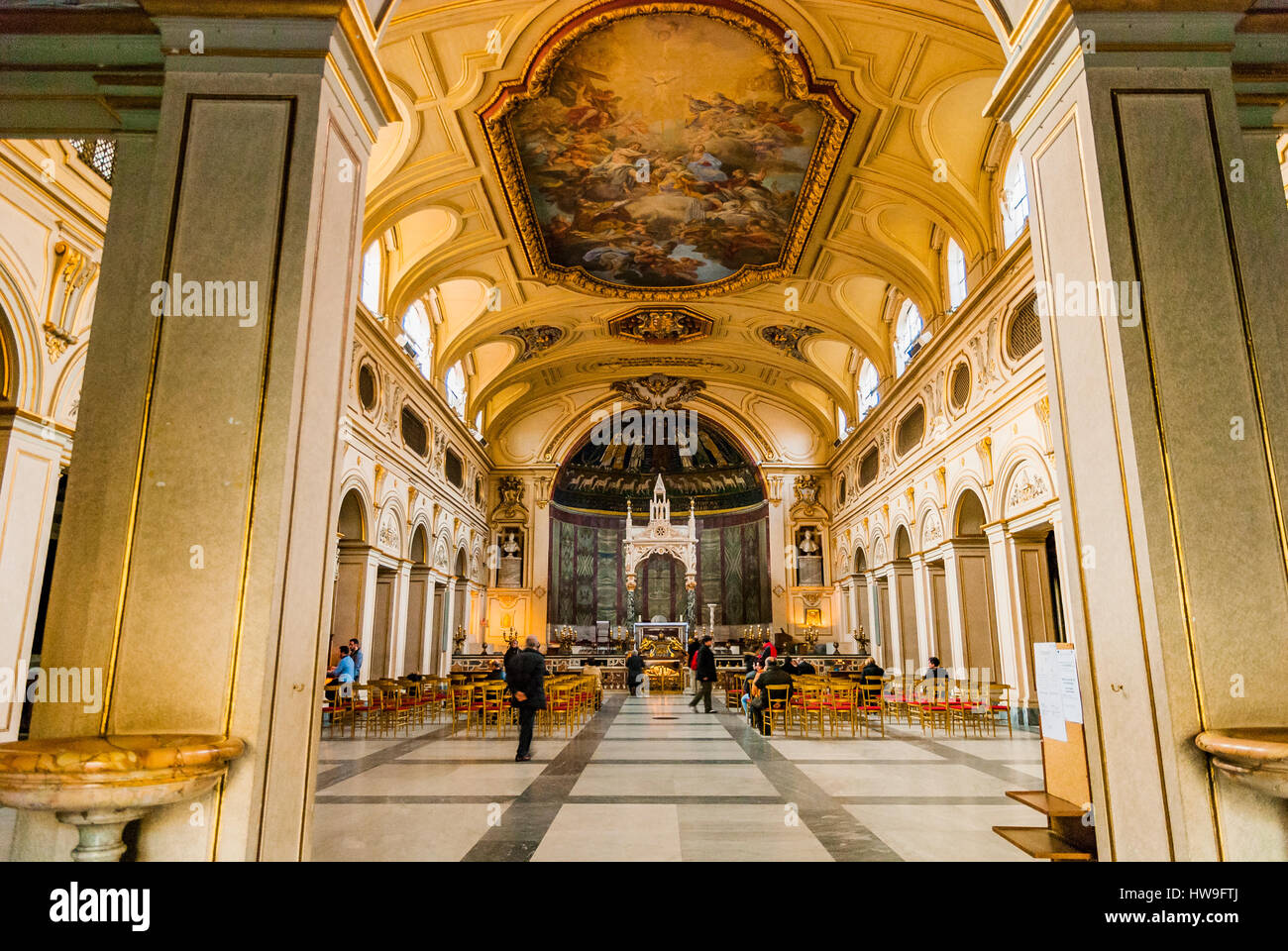 Nef et Ciborium attribué à Arnolfo di Cambio. Santa Cecilia in Trastevere est un 5ème siècle, l'église à Rome, consacrée à la martyr Saint Romain Le Ceci Banque D'Images