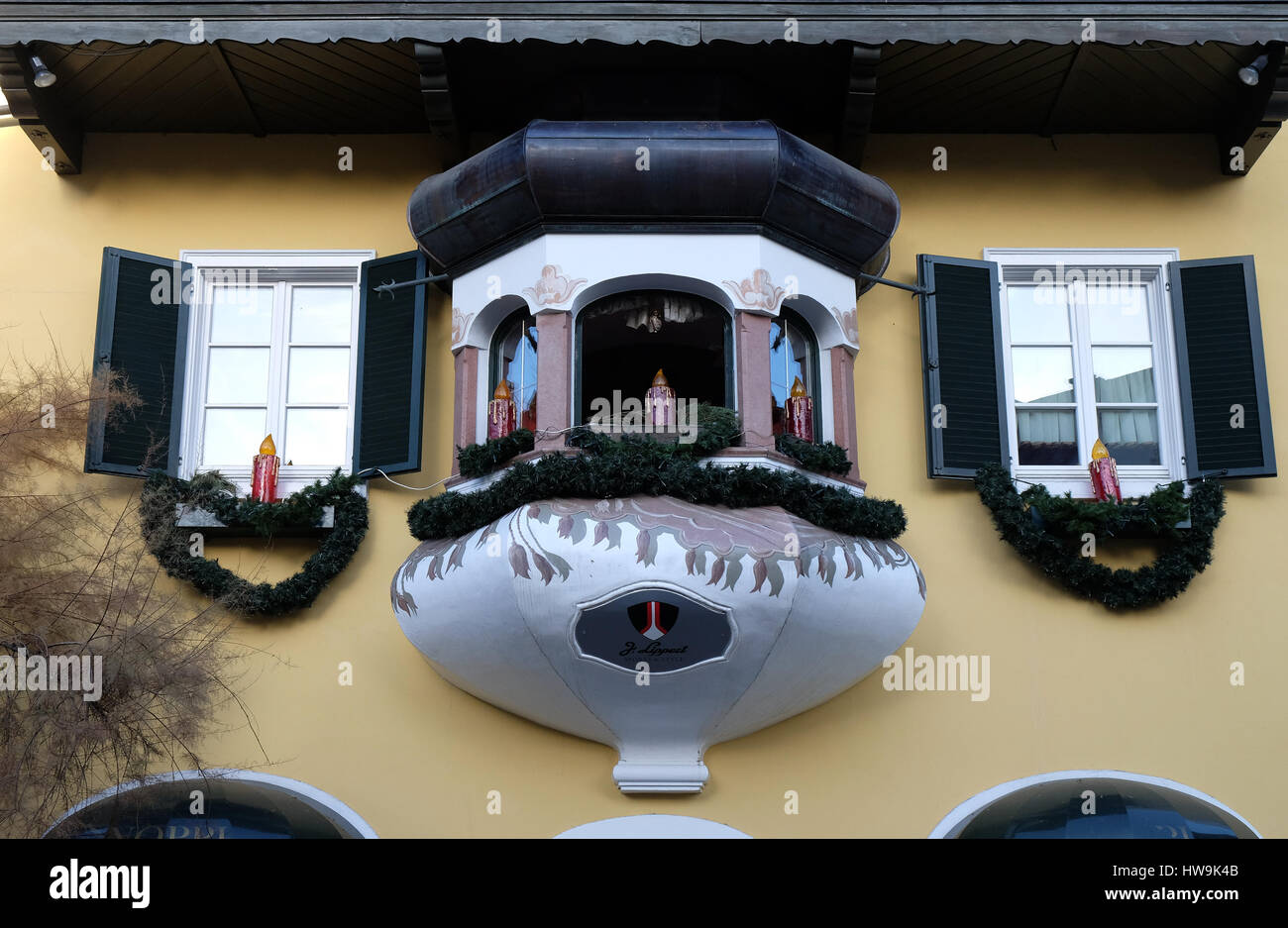 Décoration de Noël sur l'immeuble à St Gilgen sur Wolfgang Voir le lac, Autriche, le 14 décembre 2014. Banque D'Images