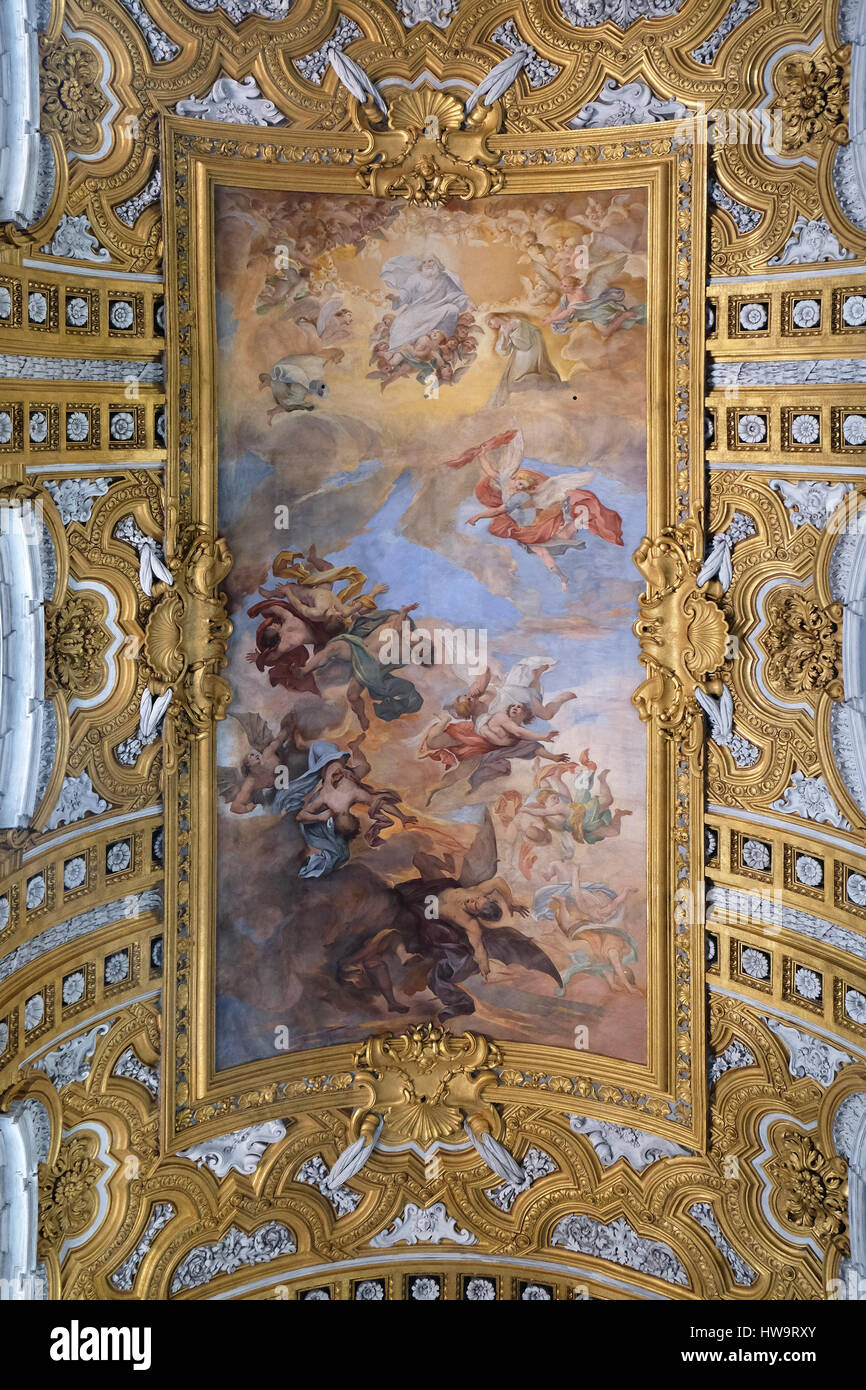 La fresque de la chute de l'Rebelious Anges sur la voûte de la nef de Giacinto Brandi dans la basilique dei Santi Ambrogio e Carlo al Corso, Rome, Italie Banque D'Images