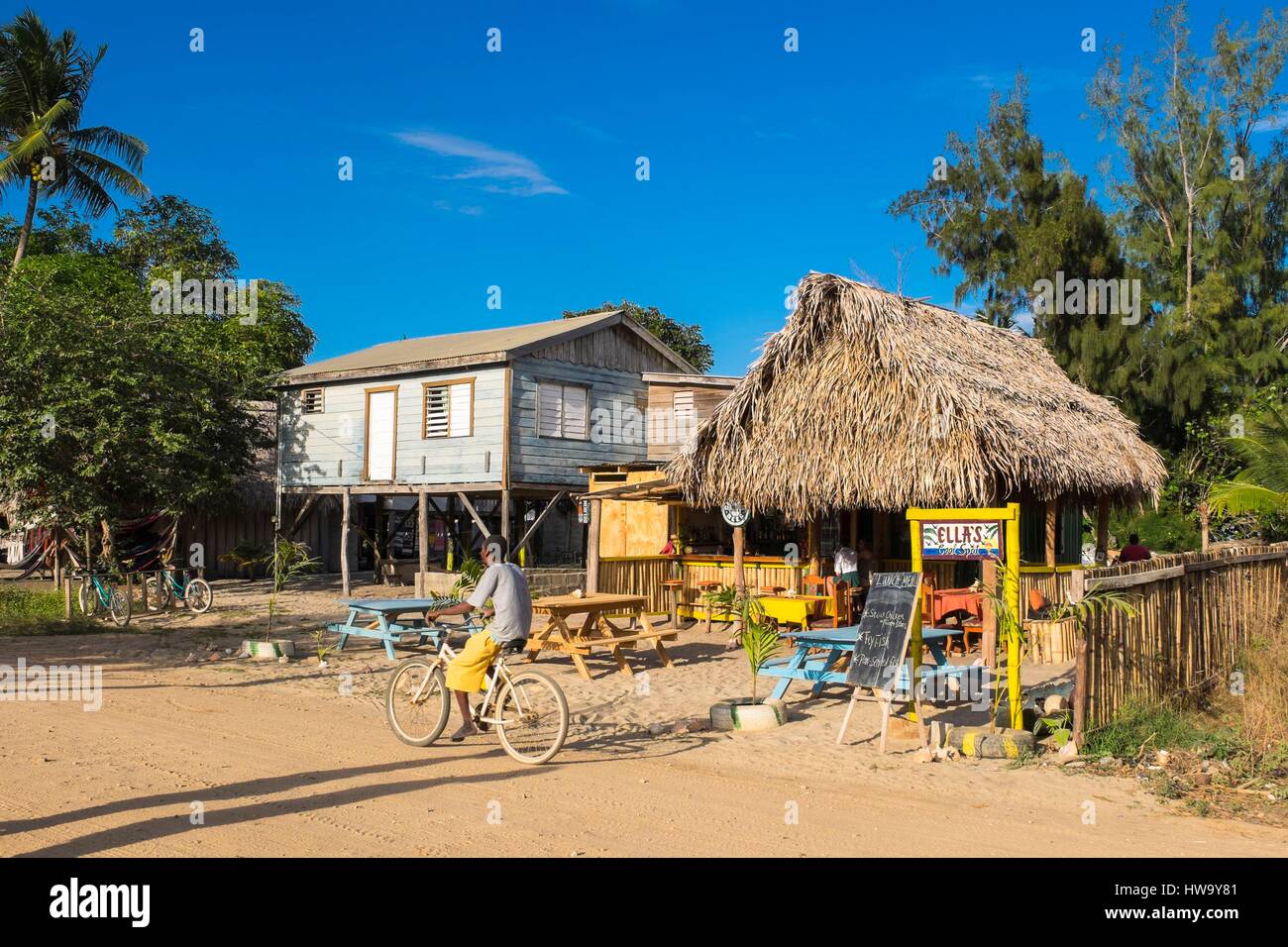 Belize, district de Stann Creek, Hopkins, petit village de pêcheurs garifuna Banque D'Images