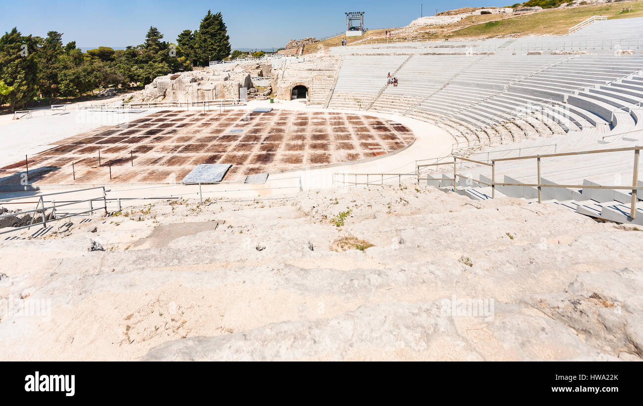 Voyage d'Italie - théâtre grec antique dans le parc archéologique (Parco Archeologico della Neapolis) de la ville de Syracuse en Sicile Banque D'Images