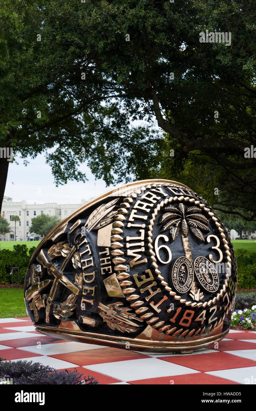 États-unis, Caroline du Sud, Charleston, La Citadelle, Collège militaire, surdimensionnés sculpture anneau de classe Banque D'Images