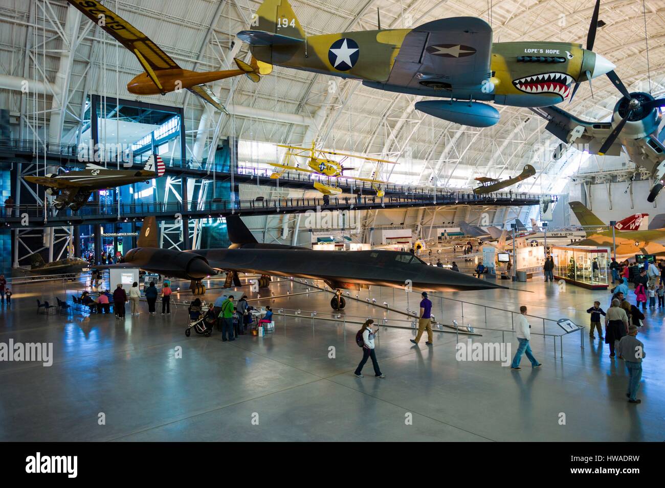 United States, Virginie, Herdon, National Air and Space Museum Steven F. Udvar-Hazy Center, musée de l'air,, SR-71 Blackbird supersonic spyplane et WW2-e Banque D'Images