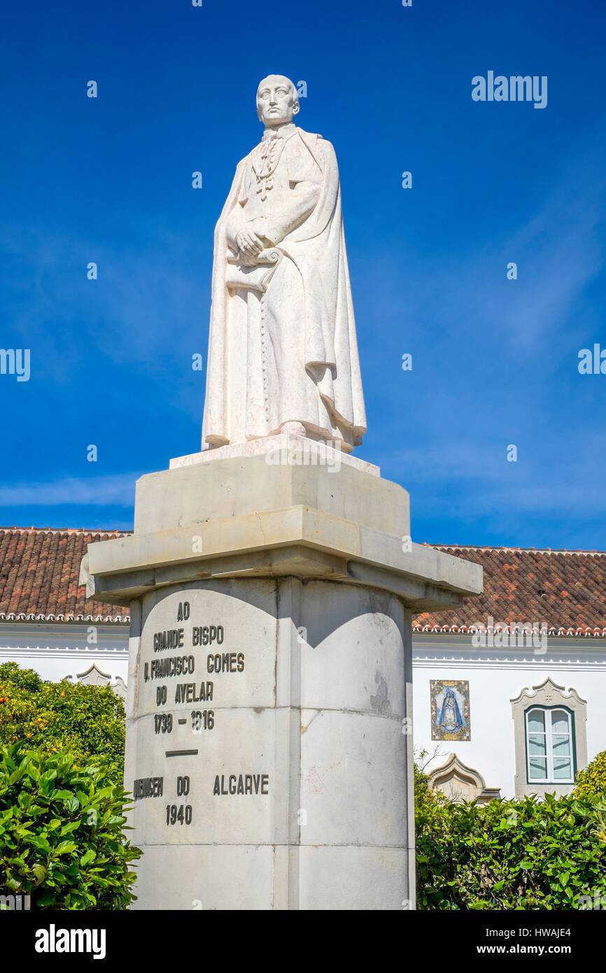 Portugal, Algarve, Faro, vieille ville, Largo da Sé (cathédrale), Francisco Gomes de Avelar statue de l'Évêque Banque D'Images