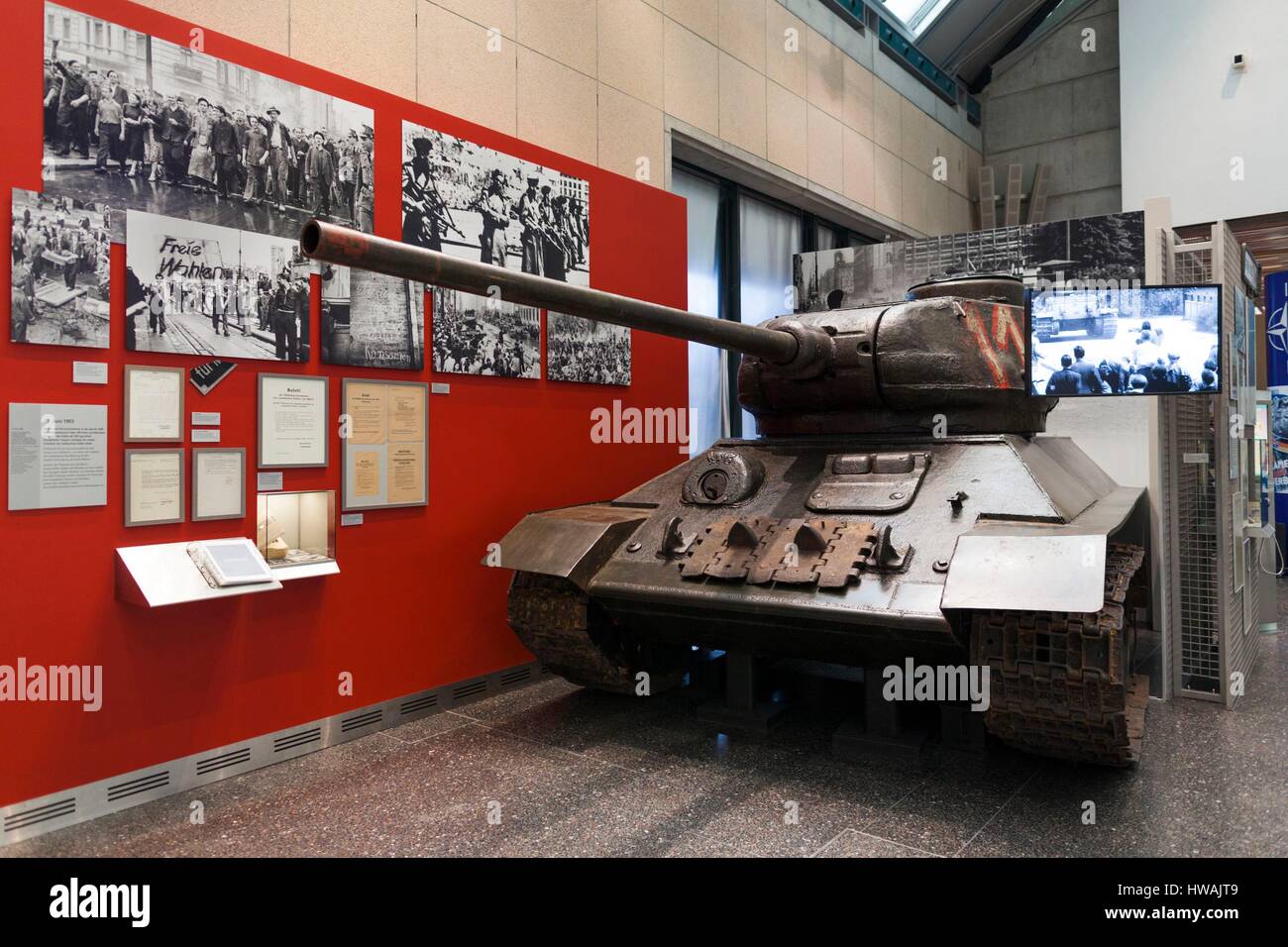 Allemagne, Nordrhein-Westfalen, Bonn, Museumsmeile, Musée de la République fédérale d'Allemagne, T-34 tank soviétique Banque D'Images