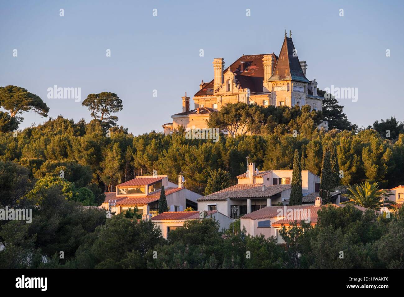 France Bouches Du Rhone Cote Bleue Sausset Les Pins Chateau Charles Roux Photo Stock Alamy