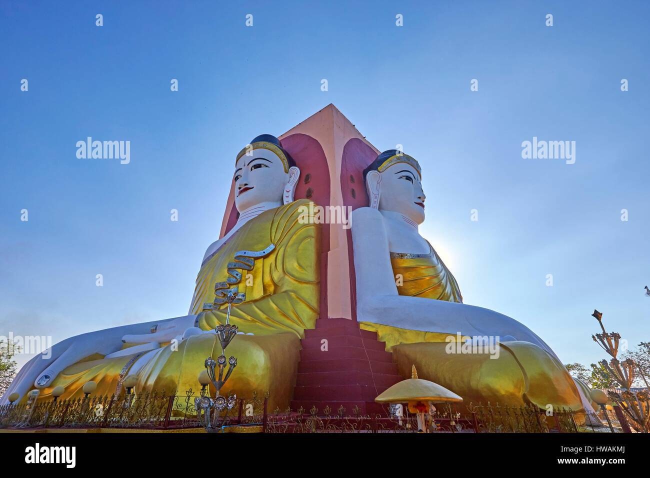 Le Myanmar, Bago Etat, Bago, Statue de Bouddha, Pagode Kyaikpun. Banque D'Images