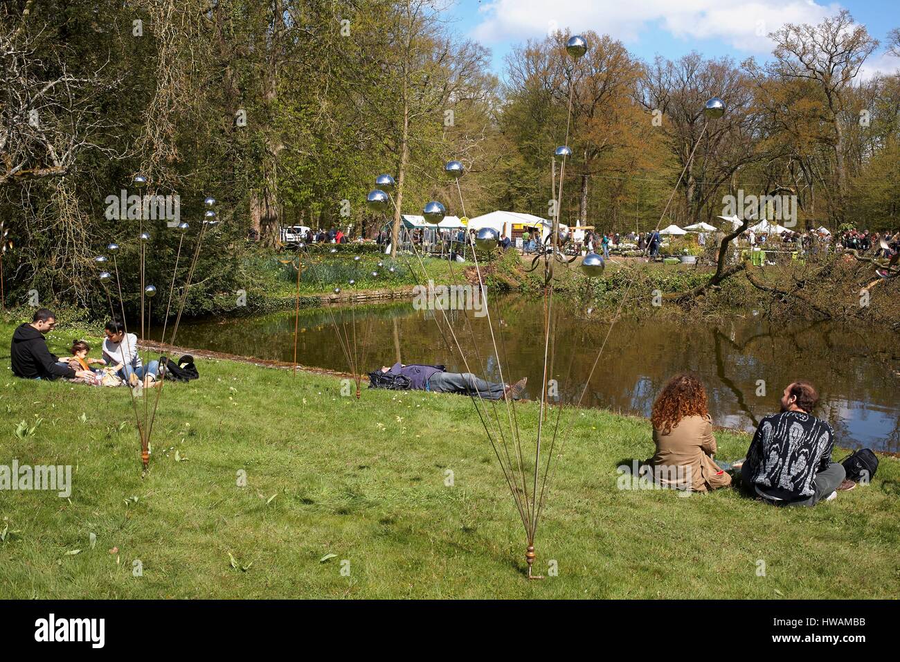 France, Essonne, Saint Jean de Beauregard, Printemps Festival des plantes dans le parc du château, morceau de l'eau Banque D'Images