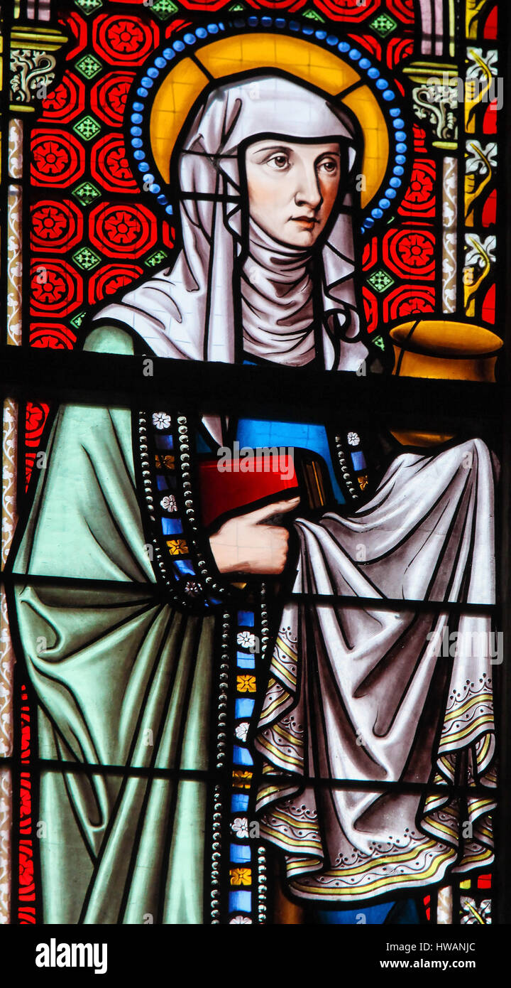 Vitraux dans l'église de Notre-Dame du Sablon à Bruxelles, Belgique, représentant Saint Jeanne, femme de Chuza Banque D'Images