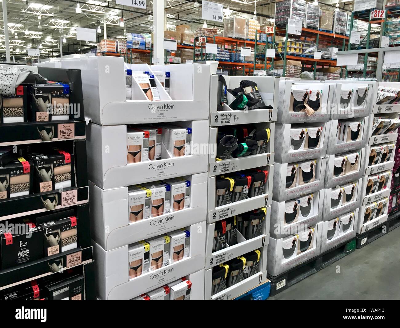 Costco clothes Banque de photographies et d images haute