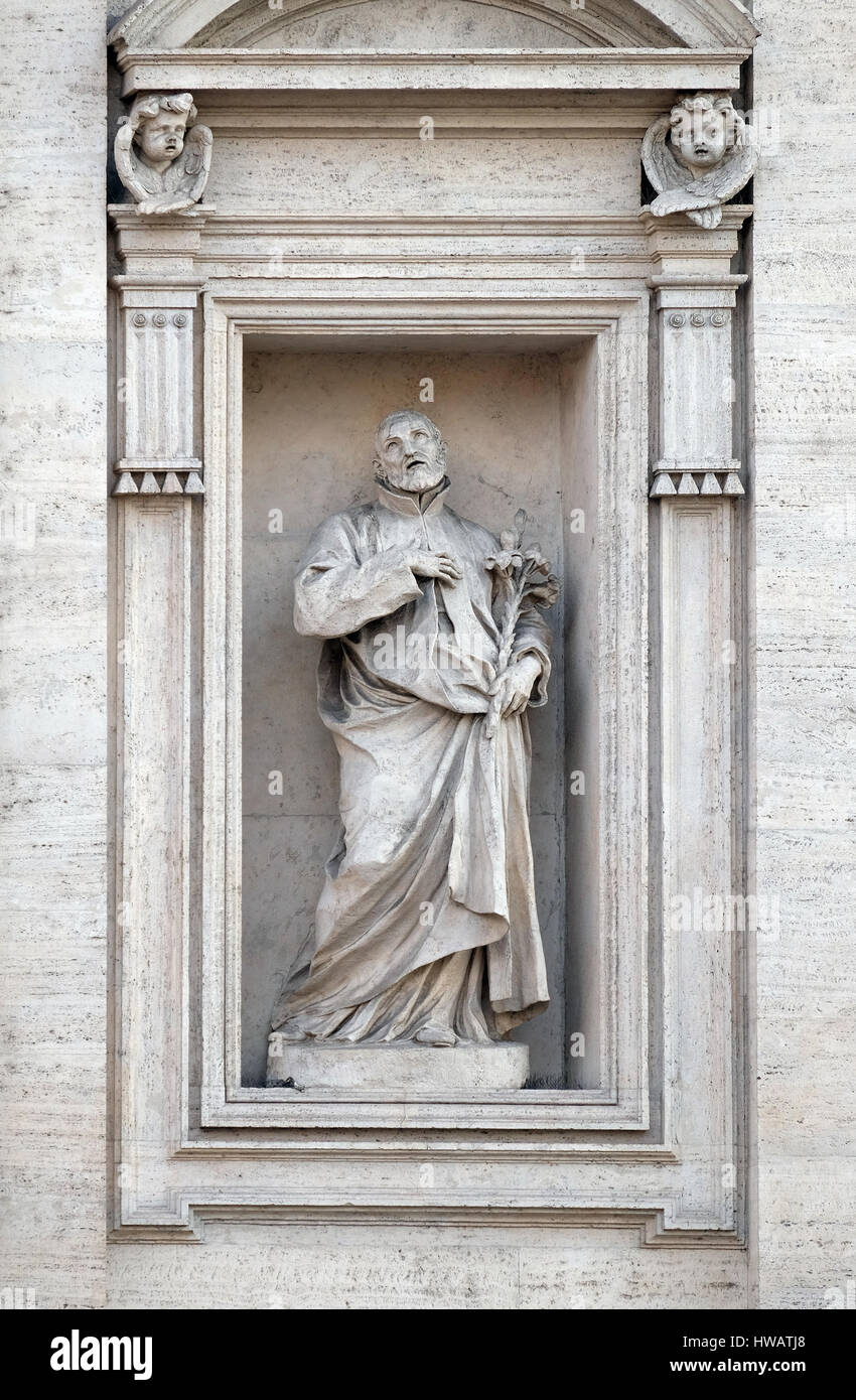 Saint Andrew Avellino statue sur le portail de l'église Sant'Andrea della Valle à Rome, Italie le 01 septembre 2016. Banque D'Images