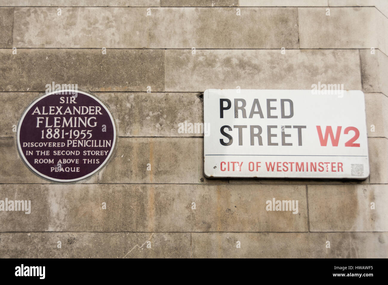 Plaque à Sir Alexander Fleming à l'extérieur de l'Hôpital St Mary, Londres, UK Banque D'Images