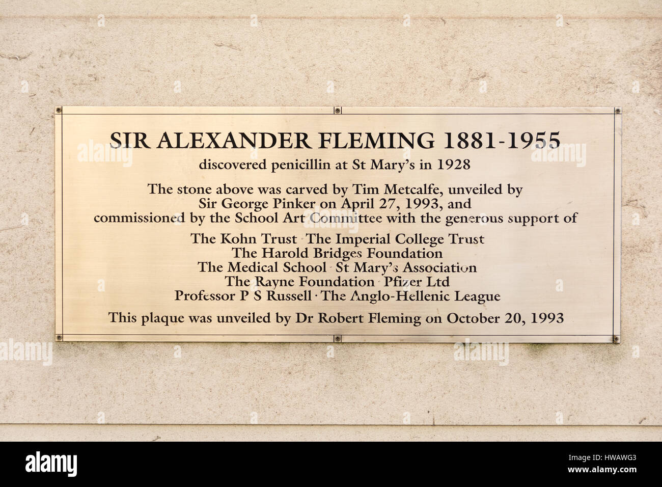 Plaque à Sir Alexander Fleming à l'extérieur de l'hôpital St Mary's, Paddington, Londres, Angleterre, Royaume-Uni Banque D'Images