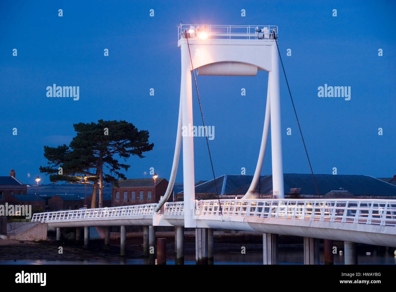 Gosport, Hants Royaume-uni - 25 déc 2014 : Millennium Bridge enjambe Forton lac au crépuscule le 25 Dec en Gosport, Royaume-Uni Banque D'Images