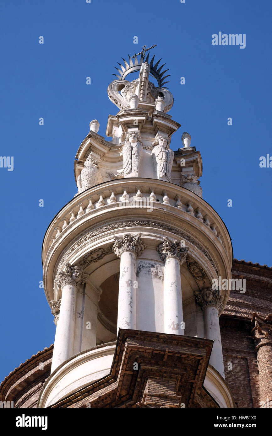 Le clocher de la Basilique de Sant'Andrea delle Fratte, Rome, Italie le 03 septembre 2016. Banque D'Images