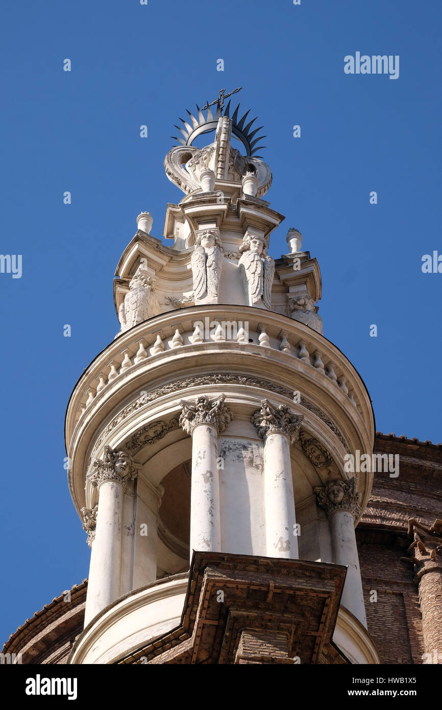 Le clocher de la Basilique de Sant'Andrea delle Fratte, Rome, Italie le 03 septembre 2016. Banque D'Images