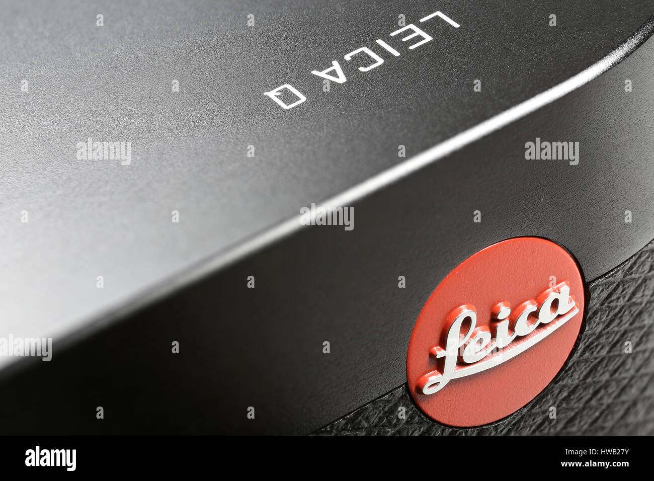 La célèbre Leica point rouge sur un Leica Q (Type 116) Banque D'Images