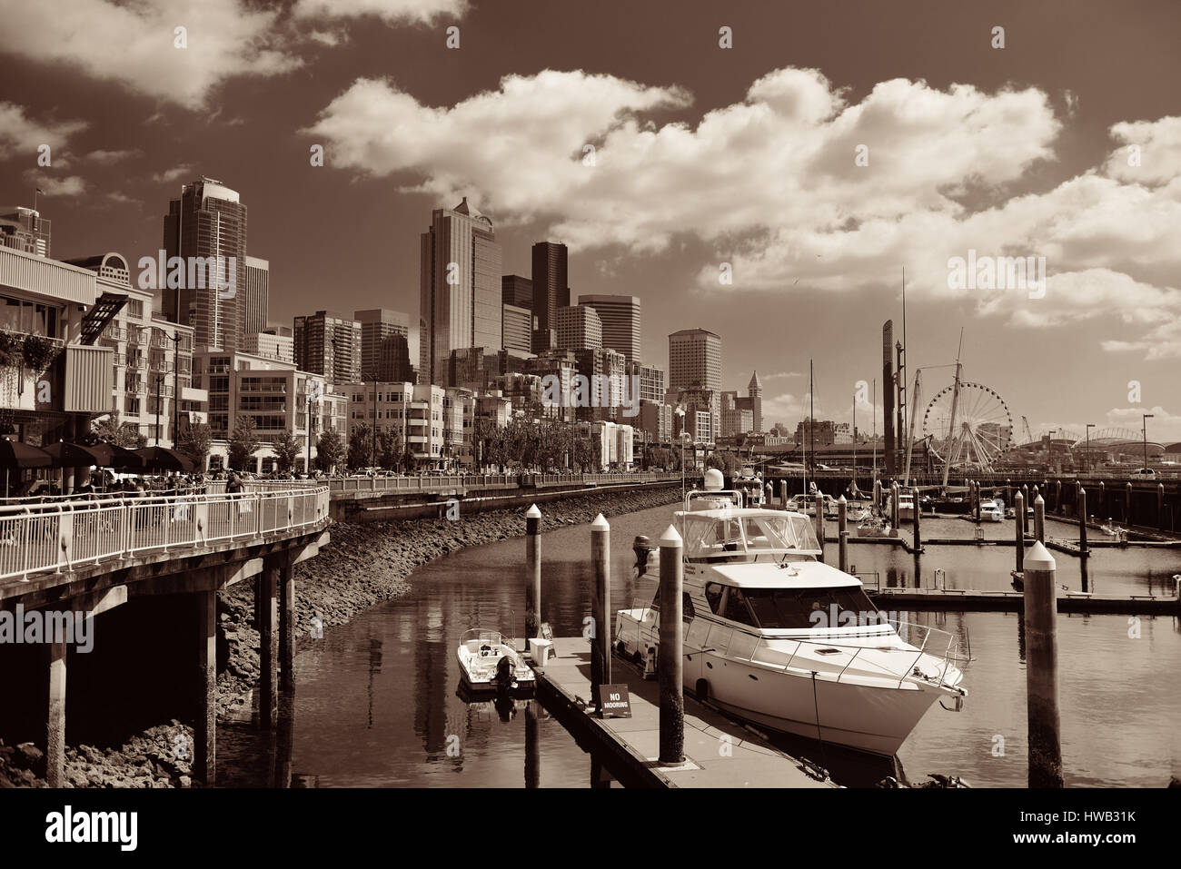 SEATTLE, WA - AUG 14 : Centre-ville vue front de mer, le 14 août 2015 à Seattle. Seattle est la plus grande ville de l'État de Washington et le Paci Banque D'Images