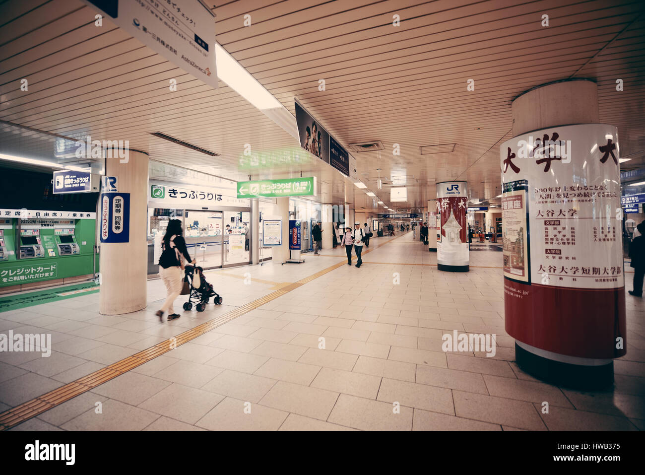 KYOTO, JAPON - 18 mai : l'intérieur de la station de métro le 18 mai 2013 à Kyoto. Ancienne capitale impériale du Japon depuis plus de mille ans, il a le Banque D'Images