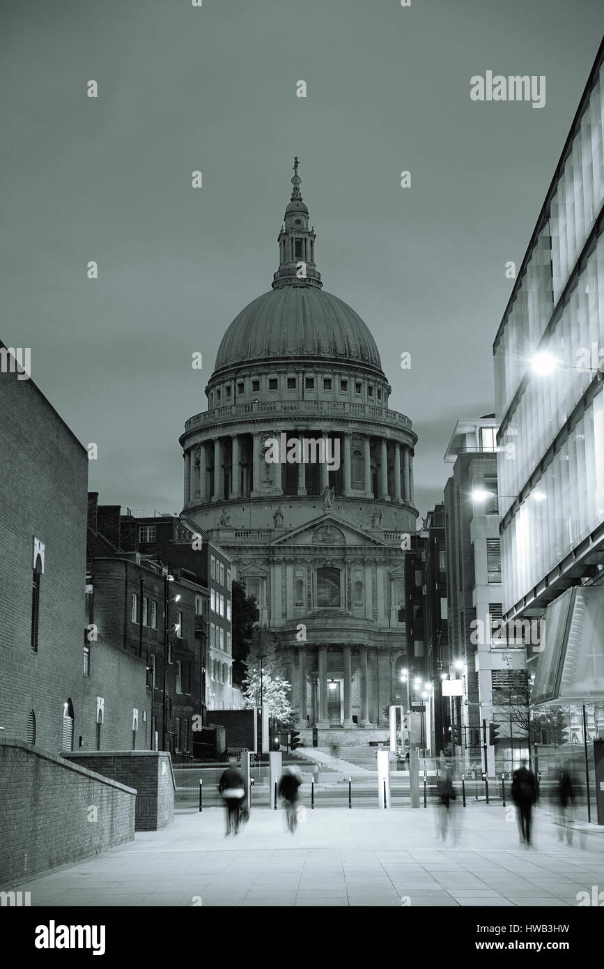 La Cathédrale St Paul à Londres comme le célèbre monument. Banque D'Images
