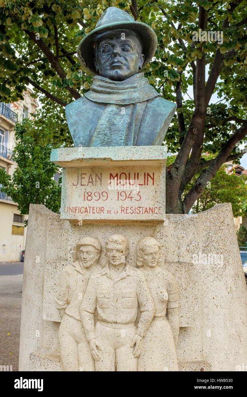 France, Loire, Saint Etienne, place Jean Moulin, de la statue de Jean Moulin Photo Stock - Alamy